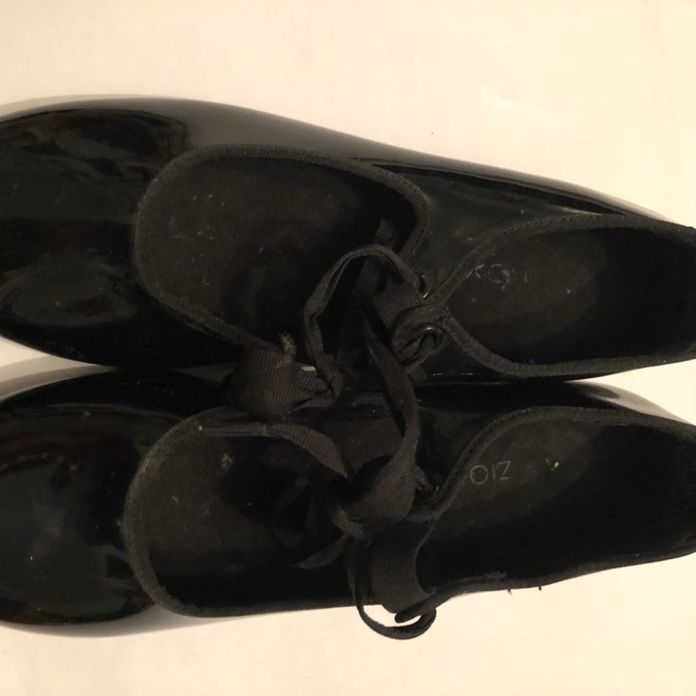 Tap shoes women's 7.5M  Capezio